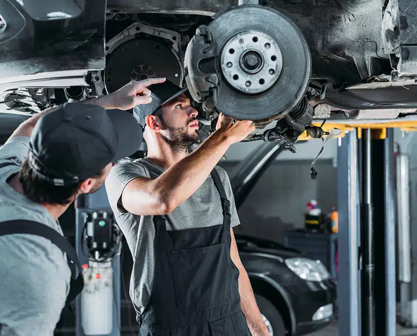 Reparatur im Autohaus Harmstorf