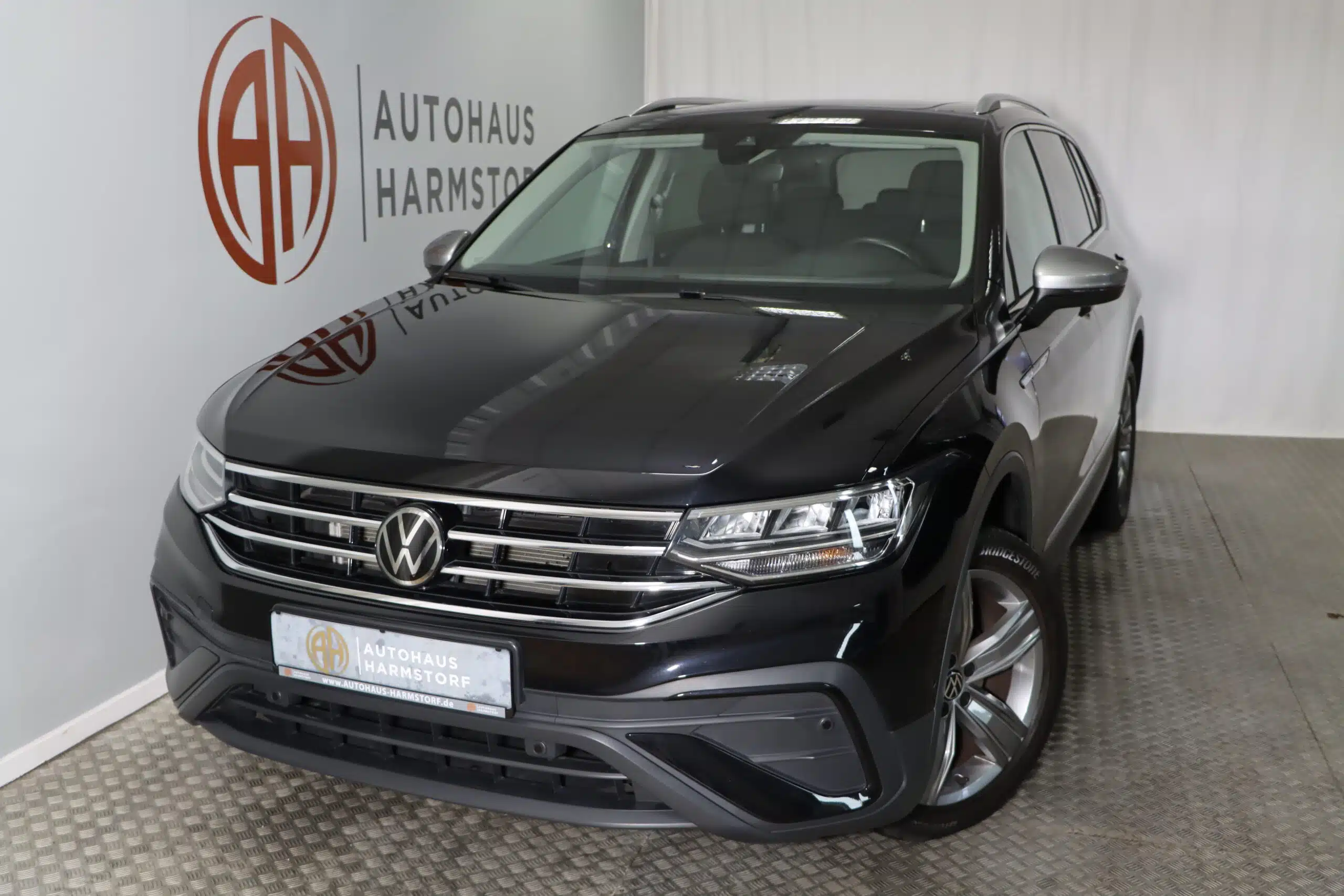 Volkswagen Tiguan Allspace 1.5 Life AHK Panodach 7-Sitze - Deep Black