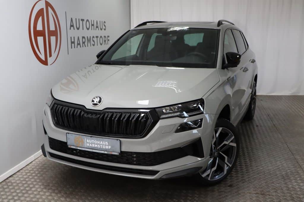 281 Skoda Karoq Sportline 4x4 AHK Panoramadach 19 Zoll Navigation