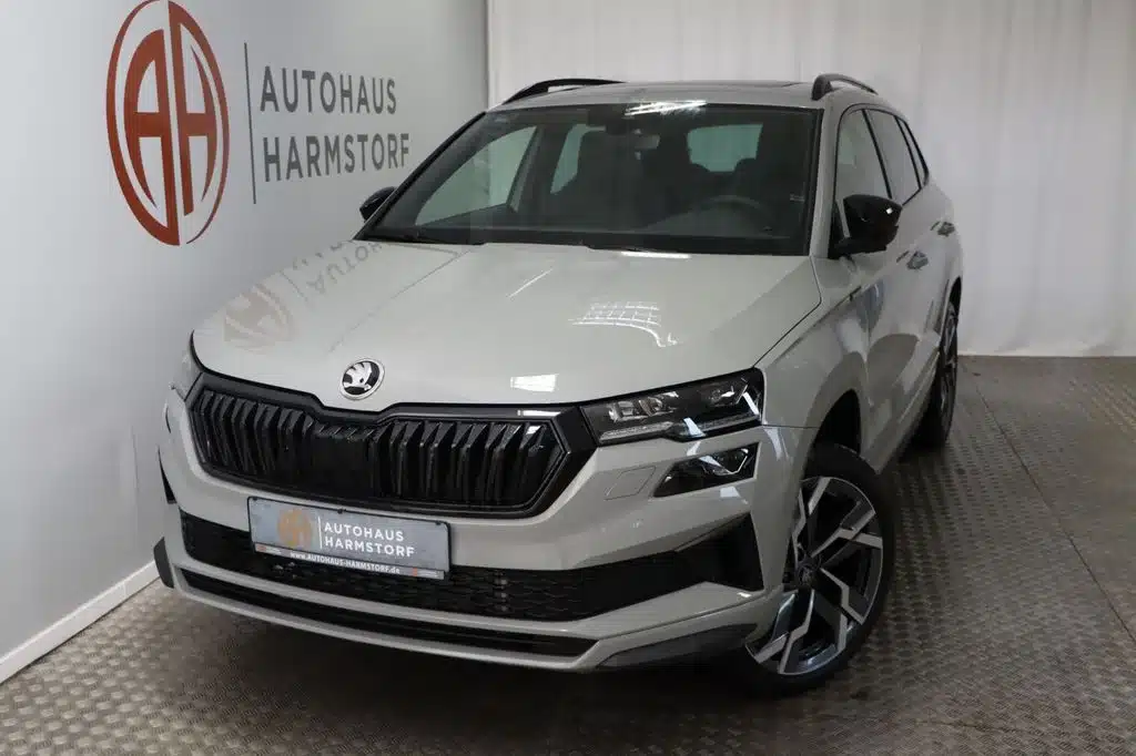 281 Skoda Karoq 13 281 Skoda Karoq Sportline 4x4 AHK Panoramadach 19 Zoll Navigation
