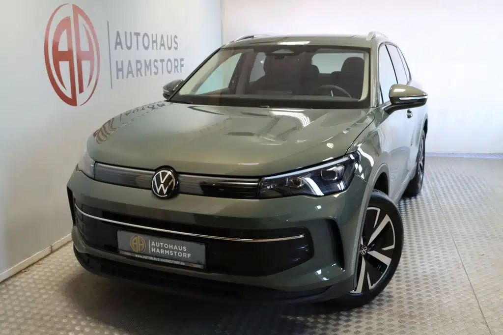 72 Volkswagen Tiguan 49 72 Volkswagen Tiguan 1.5 eTSI Anhängerkupplung Panoramadach Standheizung 19 Zoll
