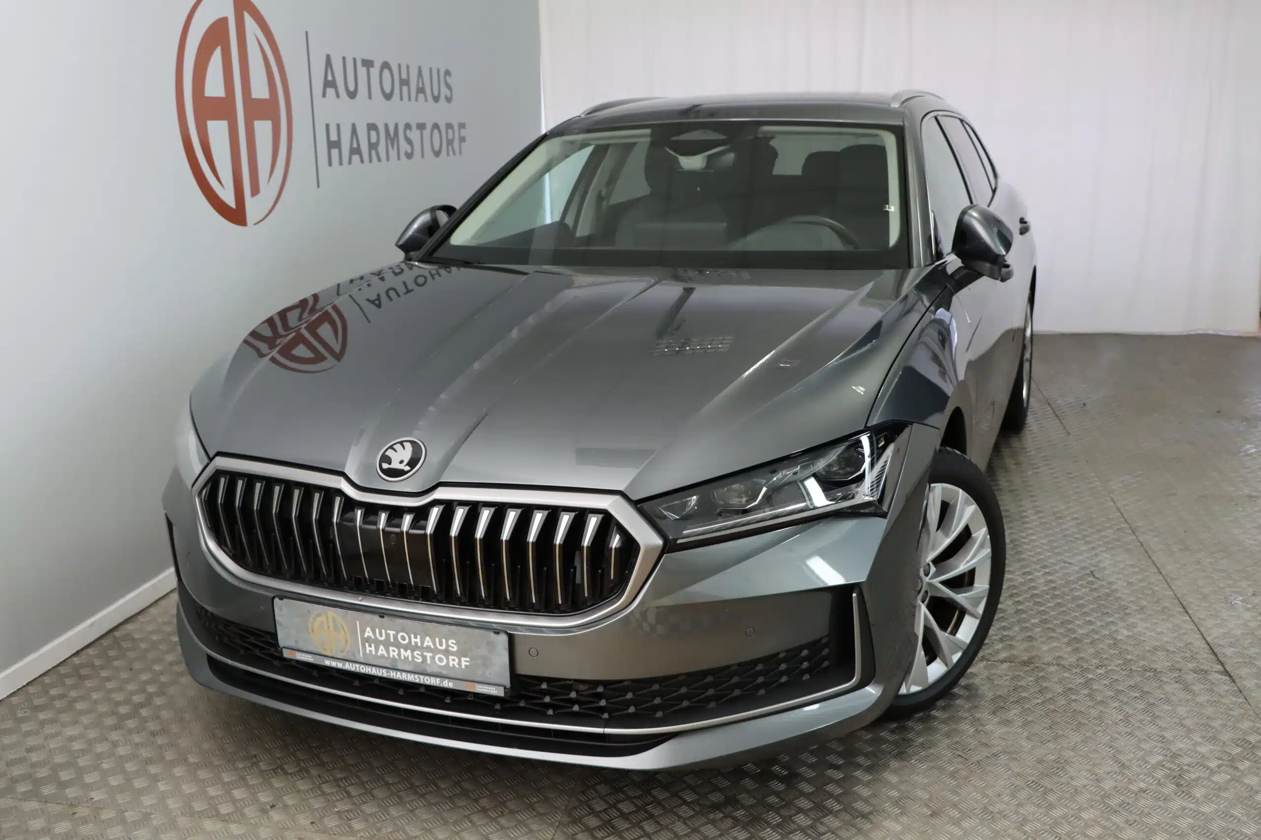 117 Skoda Superb 8 117 Skoda Superb Combi 2.0 TDI 142 kW 4x4 AHK StH