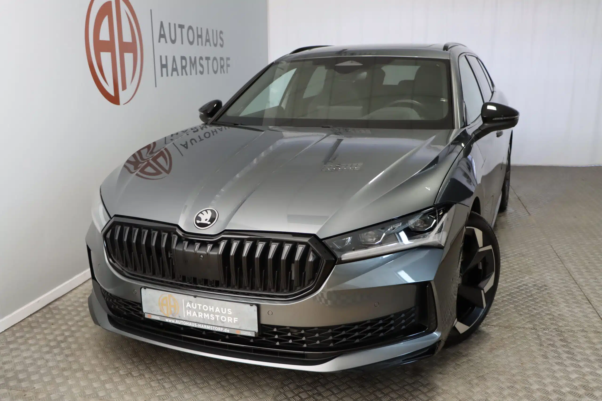 195 Skoda Superb 6 195 Skoda Superb Combi 2.0 TSI 195 kW 4x4 Sportline