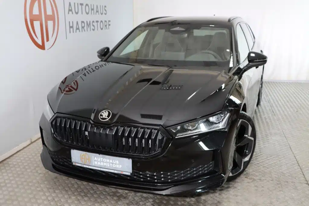 273 Skoda Superb 9 273 Skoda Superb 1.5 TSI DSG Sportline Combi AHK DCC Navi