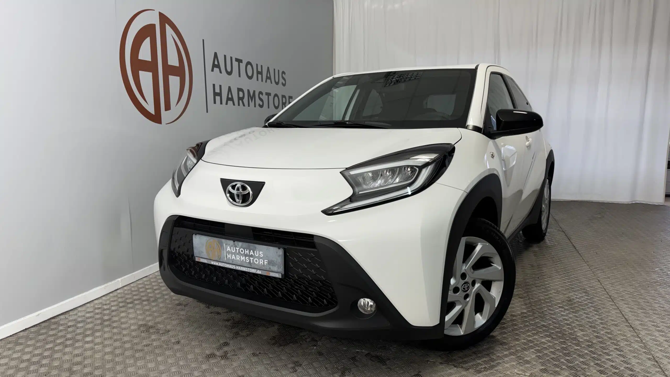 161 Toyota Aygo X Automatik LED Kamera SH - Super White