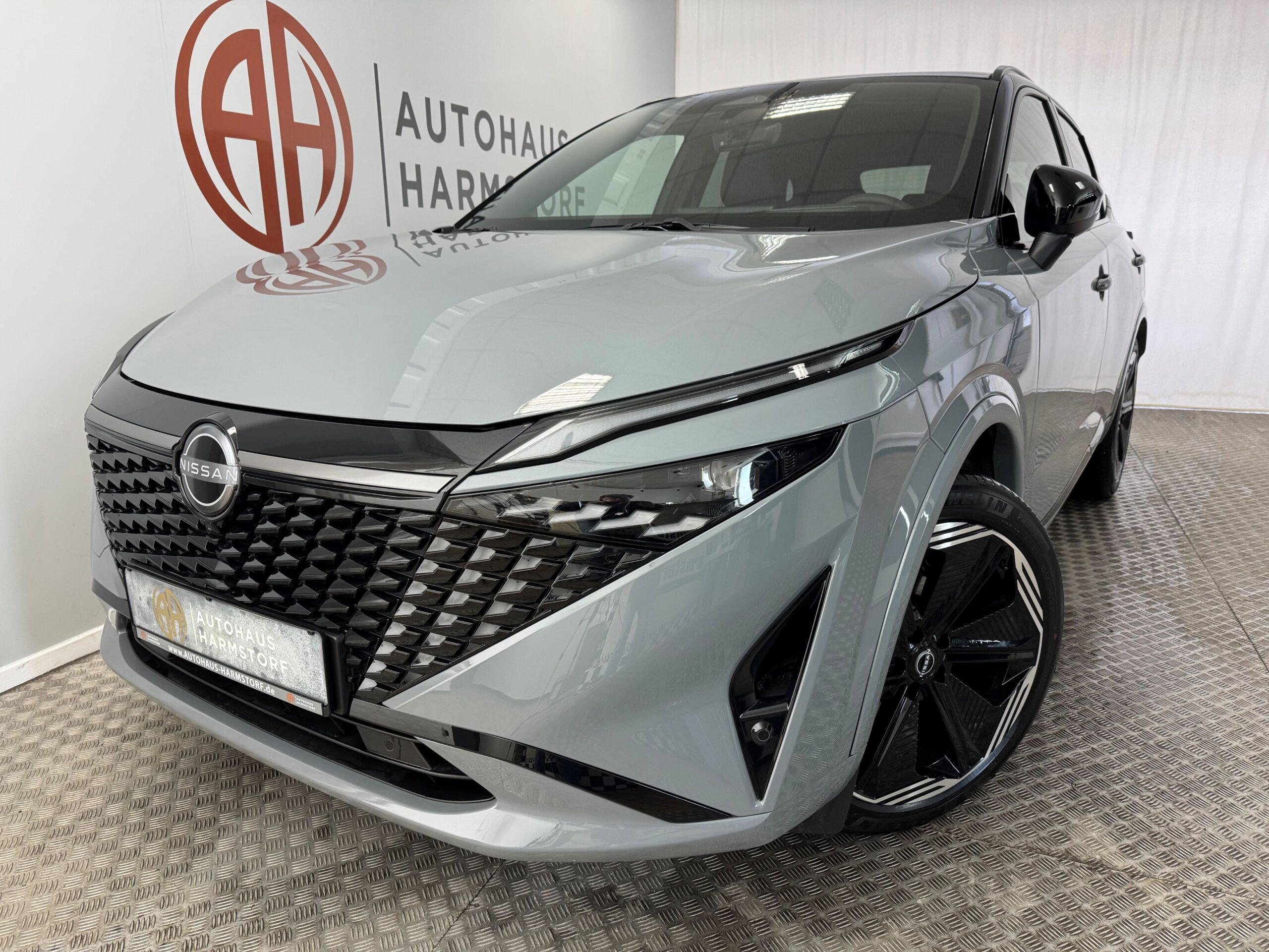 27 Nissan Qashqai N-Design Leder Pano HeadUp 20 Zoll - Ceramic Grey - schwarz