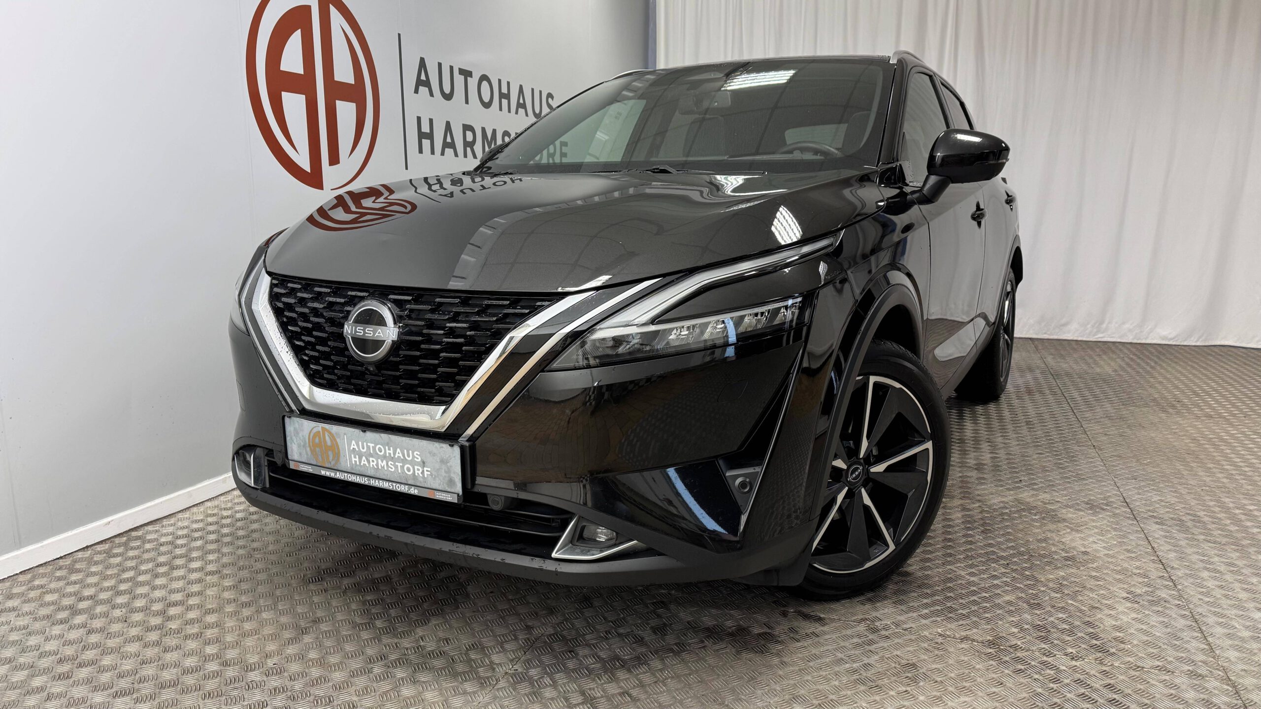 282 Nissan Qashqai 1.3 DIG-T Xtronic Tekna+ Leder Pano - Schwarz Metallic