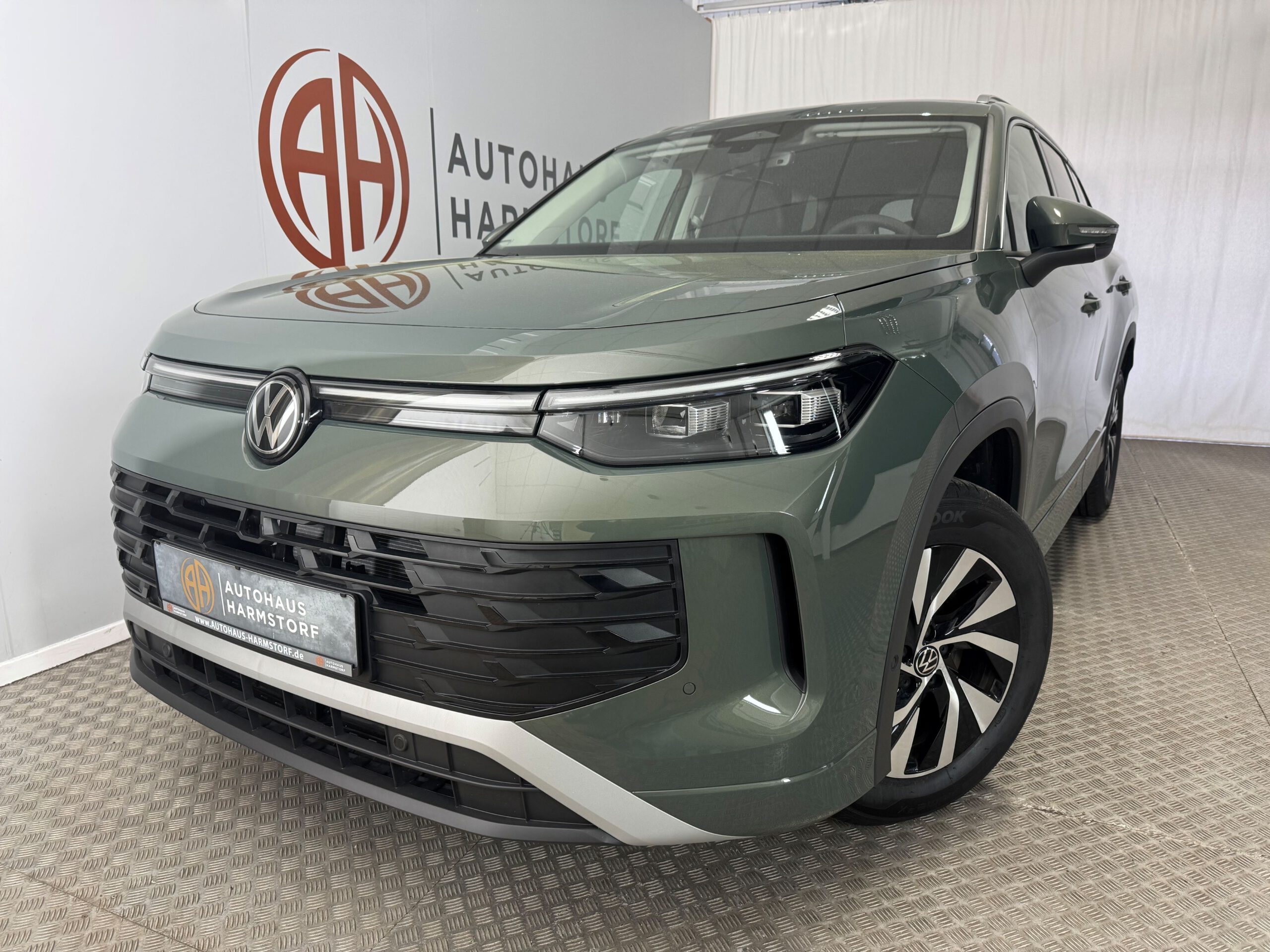 3 Volkswagen Tayron 1.5 eTSI 110 kW Life 7-Sitze AHK - Cipressino Grün Metallic