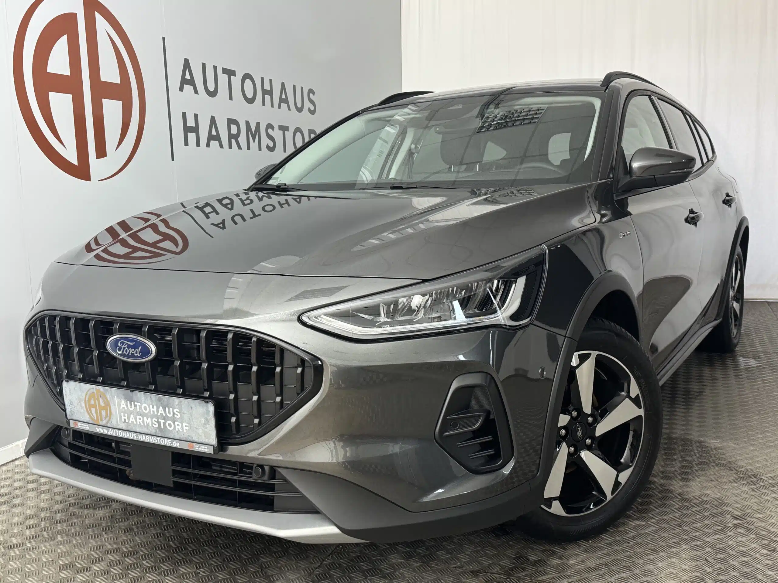 68 Ford Focus Turnier 12 68 Ford Focus Turnier Active X Leder Pano HeadUp - Magnetic-Grau (Metallic)