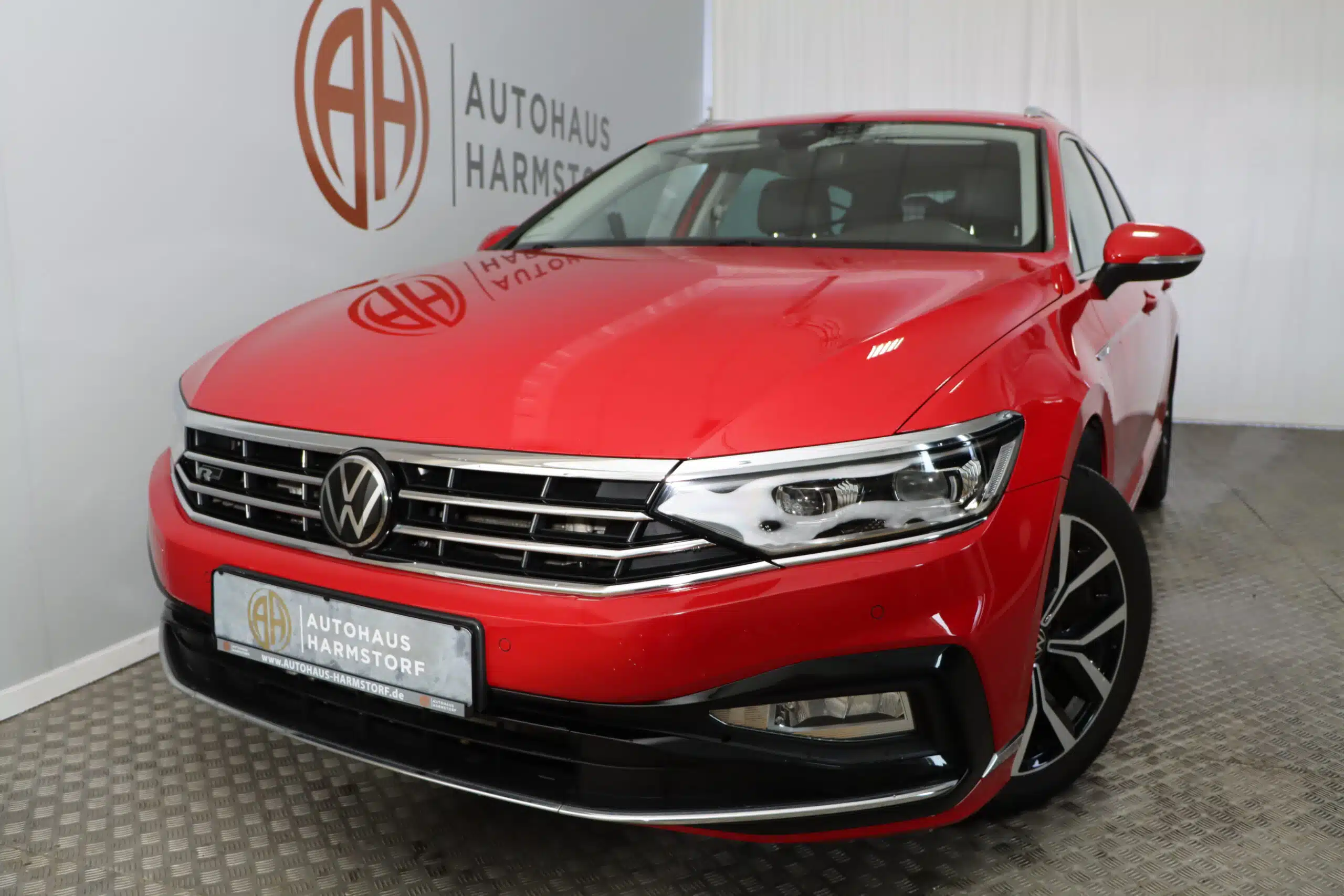 73 Volkswagen Passat Variant 2.0 R-Line 35 73 Volkswagen Passat Variant 2.0 R-Line AHK StHz Matrix Kamera - Tornadorot