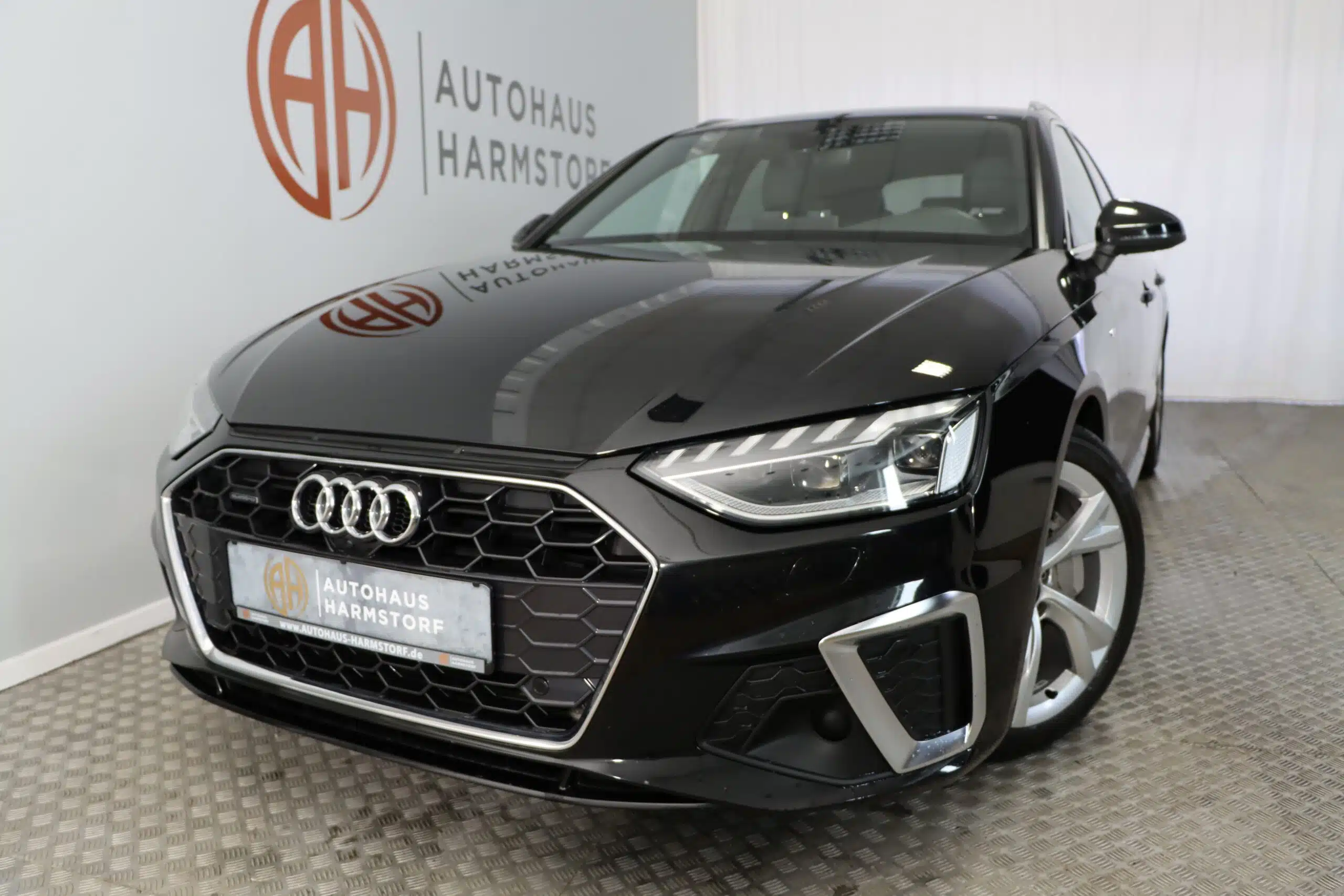 85 Audi A4 Avant 40 TFSI quattro 36 85 Audi A4 Avant 40 TFSI quattro S line Matrix AHK StHZ - Mythosschwarz Metallic