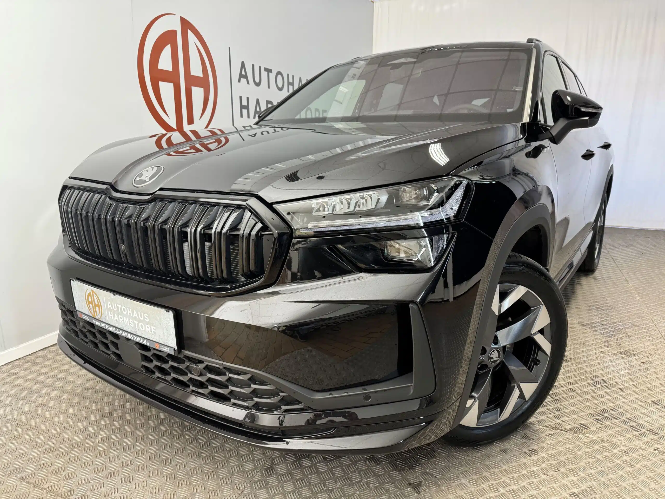 133 Skoda Kodiaq 1.5 TSI Sportline 6 133 Skoda Kodiaq 1.5 TSI Sportline 7-Sitze AHK Matrix - Black Magic Perleffekt