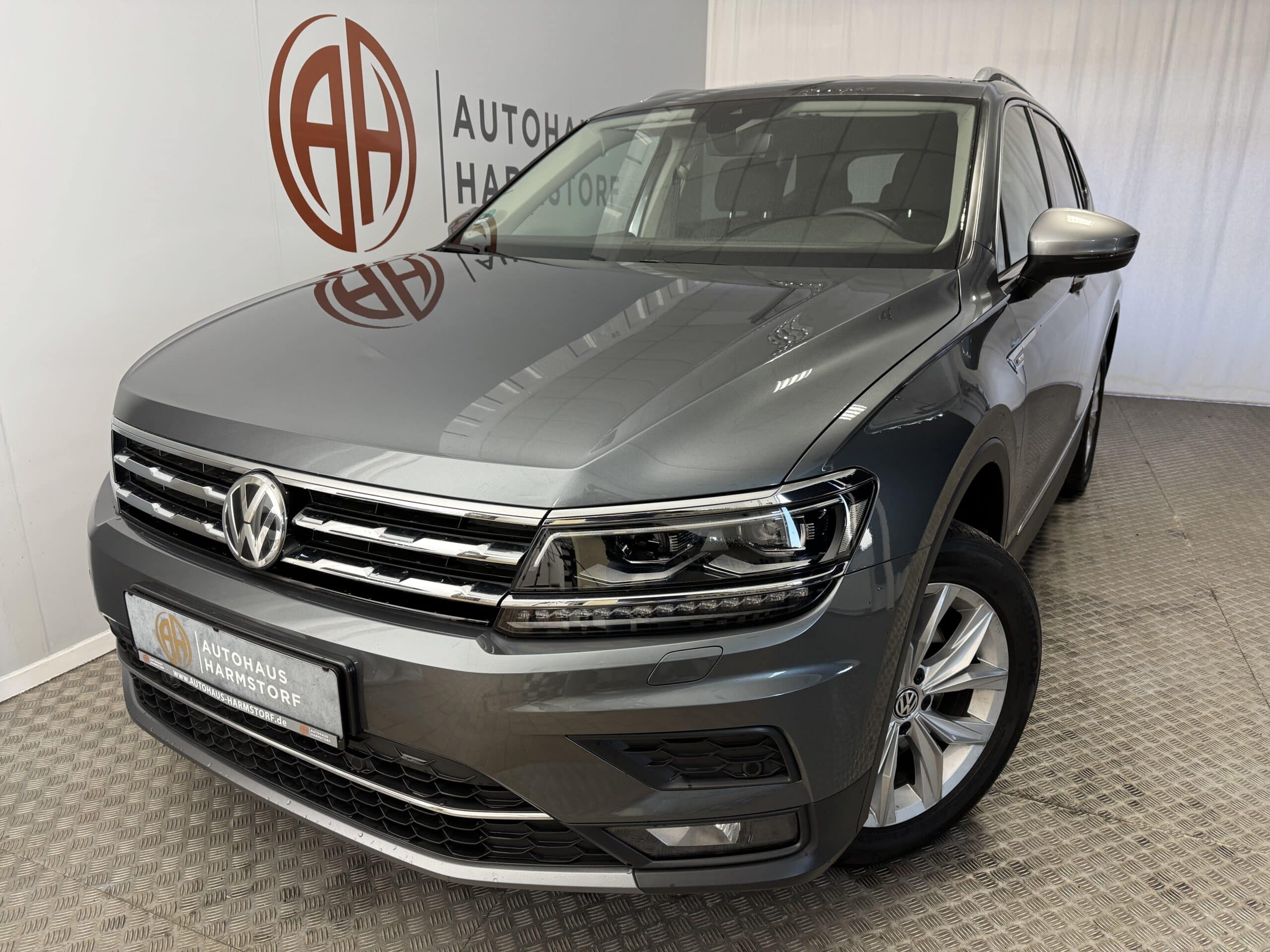 8 Volkswagen Tiguan Allspace Highline 4M LED Navigation elektr. Kofferraum - PLATINUM GREY