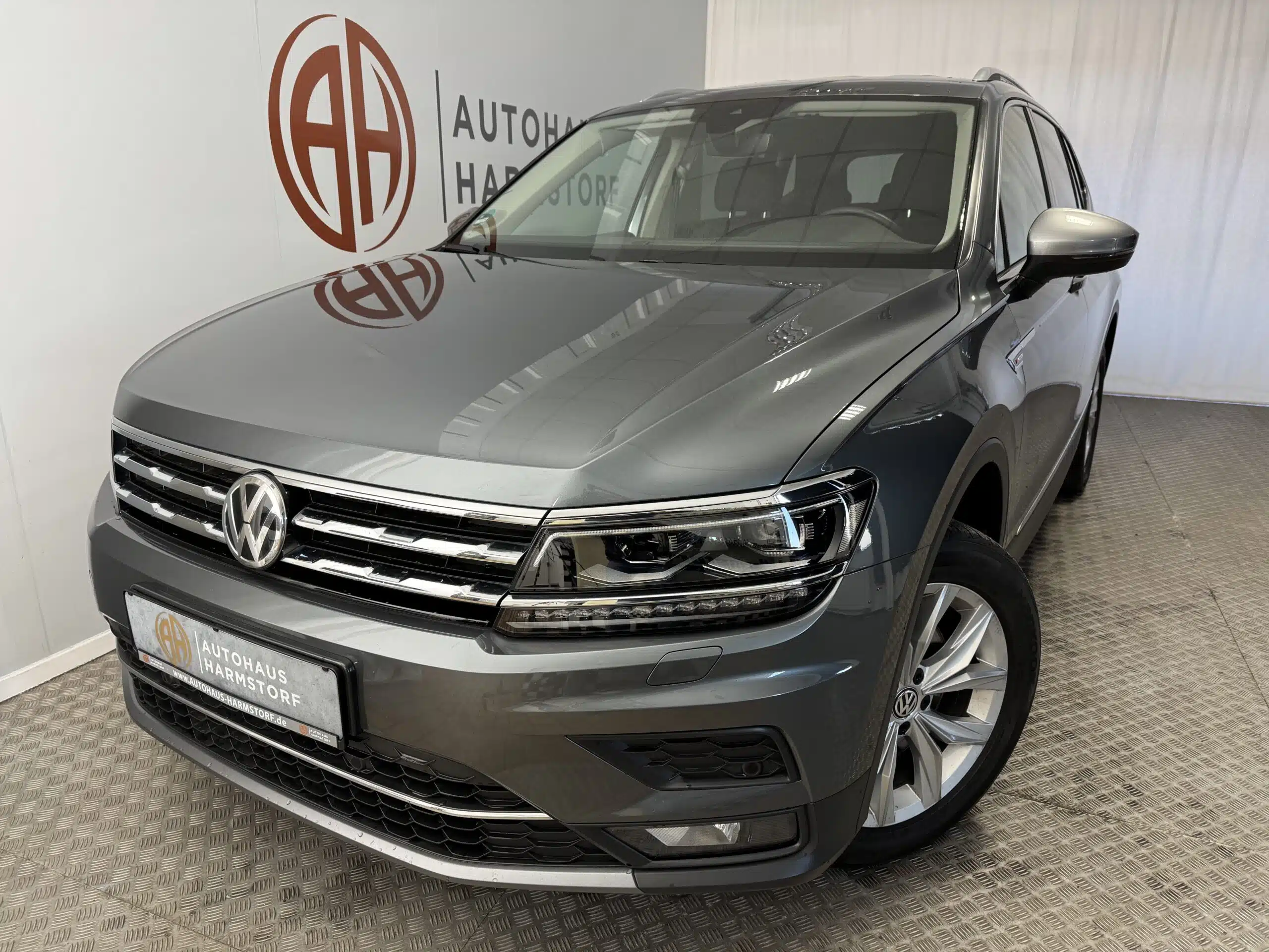 8 Volkswagen Tiguan Allspace Highline 4M LED Navigation elektr. Kofferraum - PLATINUM GREY
