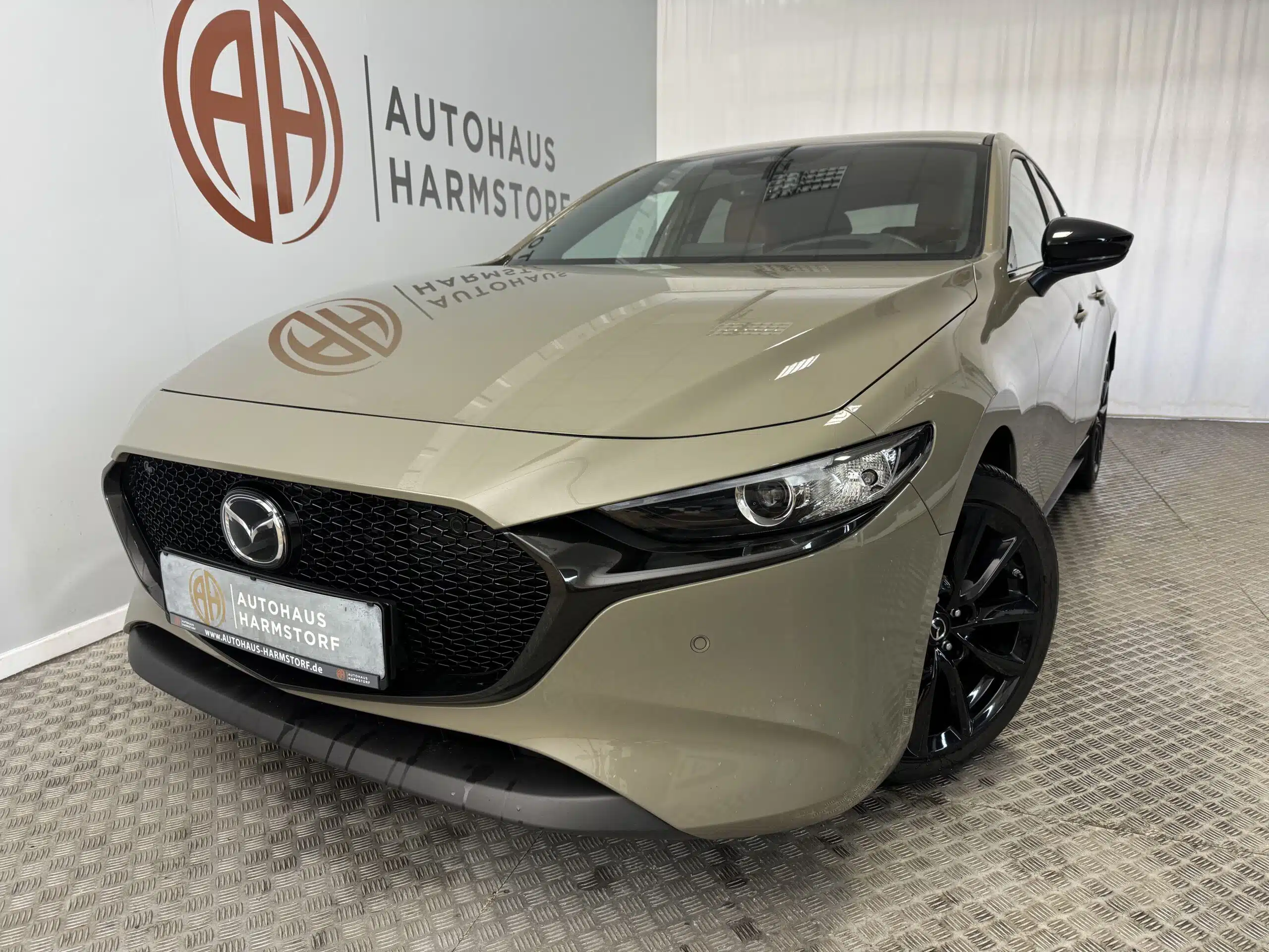 Nr. 196 Mazda 3 Lim. 5-trg. Nagisa 4 Nr. 196 Mazda 3 Lim. 5-trg. Nagisa LED Navi Kamera SH - ZILCON SAND