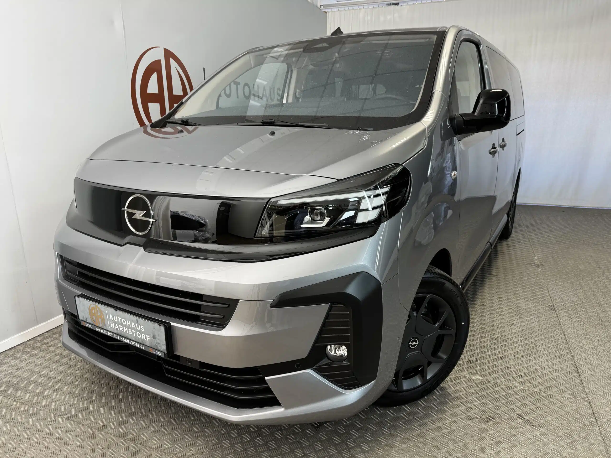 Nr. 229 Opel Zafira Life Edition XL 20 Nr. 229 Opel Zafira Life Edition XL 9-Sitze LED Navi 180 Grad - Grau Artense