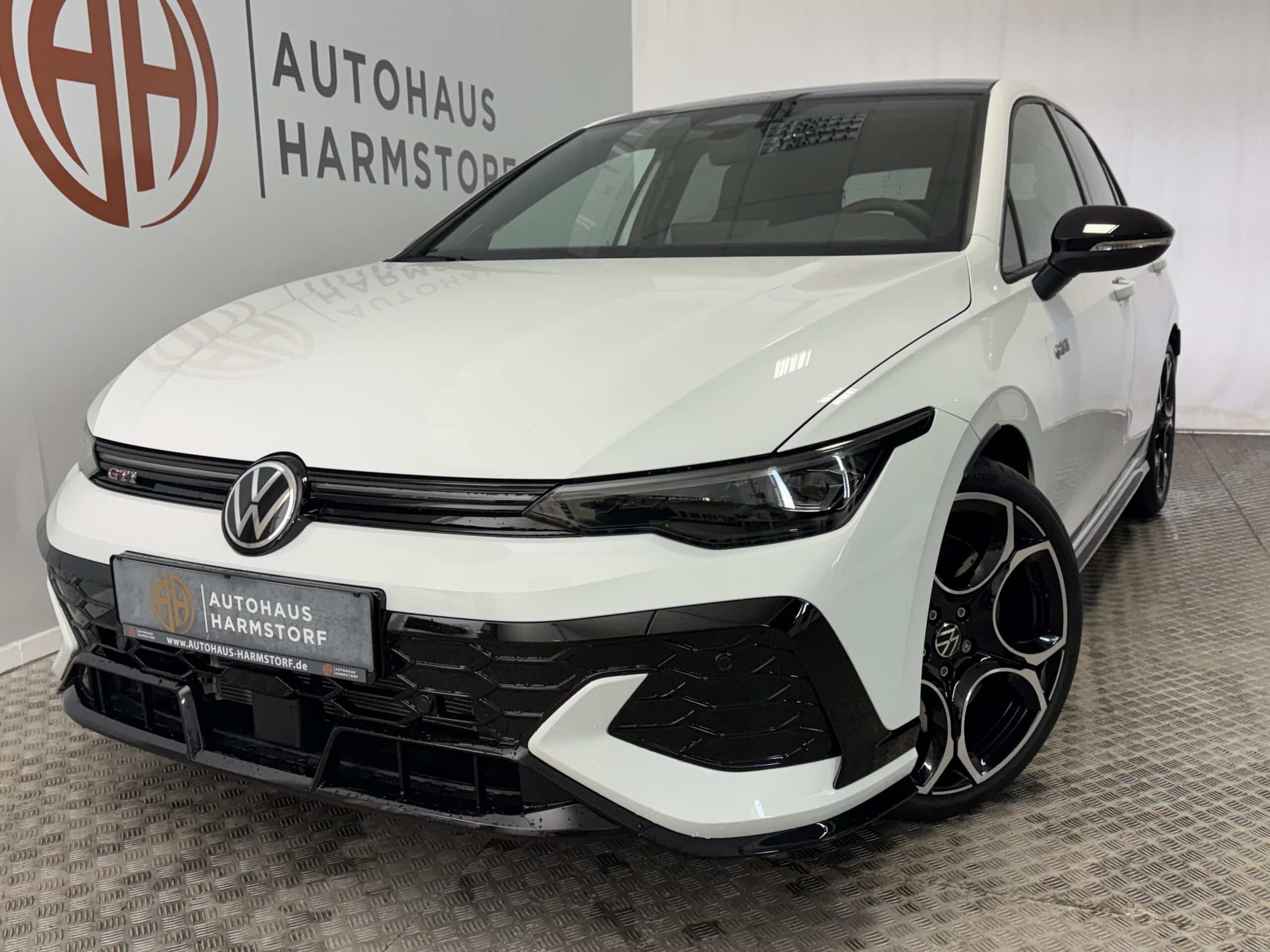 Nr. 100 Volkswagen Golf 8 GTI Clubsport Pano Black Style Matrix - Pure White