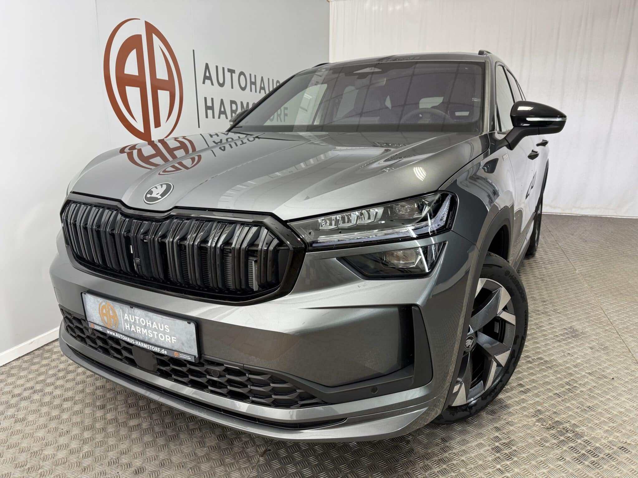 Nr. 121 Skoda Kodiaq 1.5 TSI Sportline AHK Pano 7-Sitze Matrix - Graphite-Grau Metallic