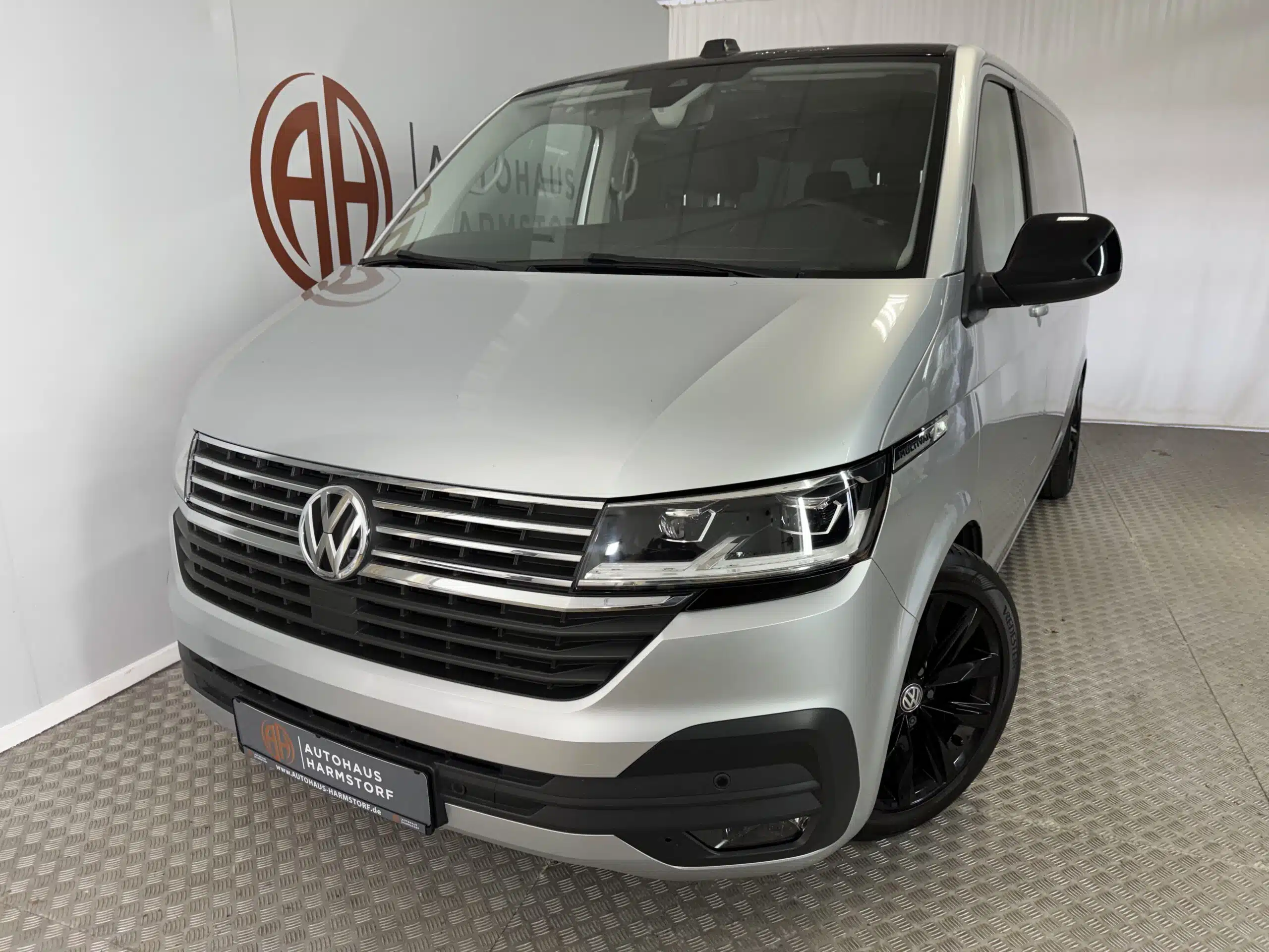 Nr. 182 Volkswagen T6 Multivan 2.0 DSG Edition AHK StHz LED Navi - Reflexsilber