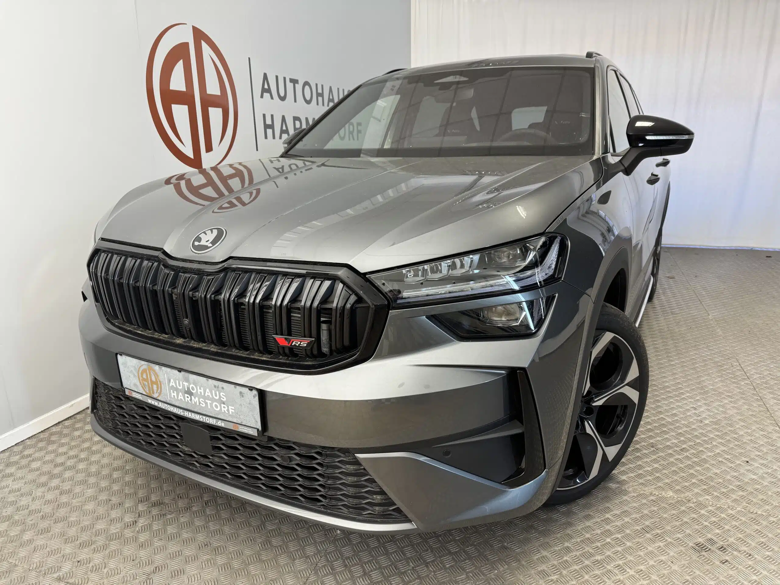 Nr. 197. Skoda Kodiaq 2.0 TSI 195 kW 4x4 RS 13 Nr. 197. Skoda Kodiaq 2.0 TSI 195 kW 4x4 RS Leder AHK StHz Panoramadach - Graphite-Grau Metallic