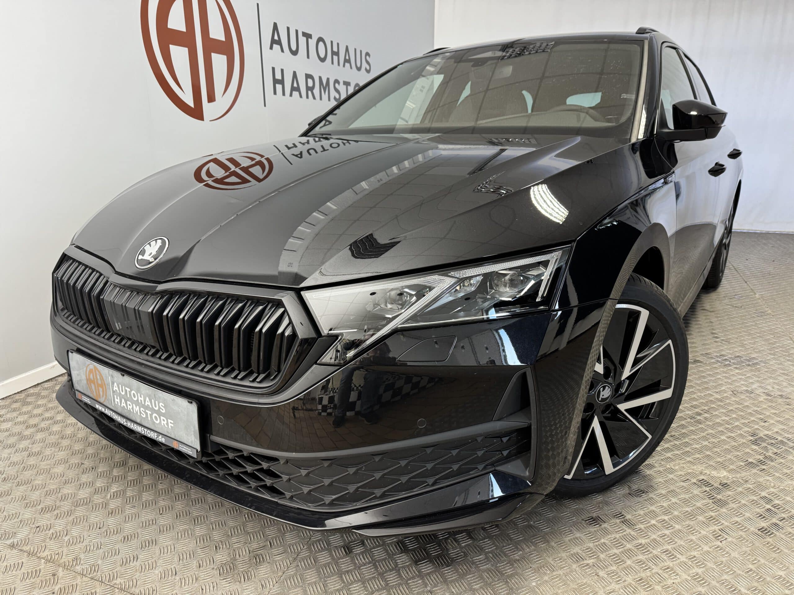 Nr. 243 Skoda Octavia Combi 1.5 TSI Sportline Matrix AHK - Blackmagic