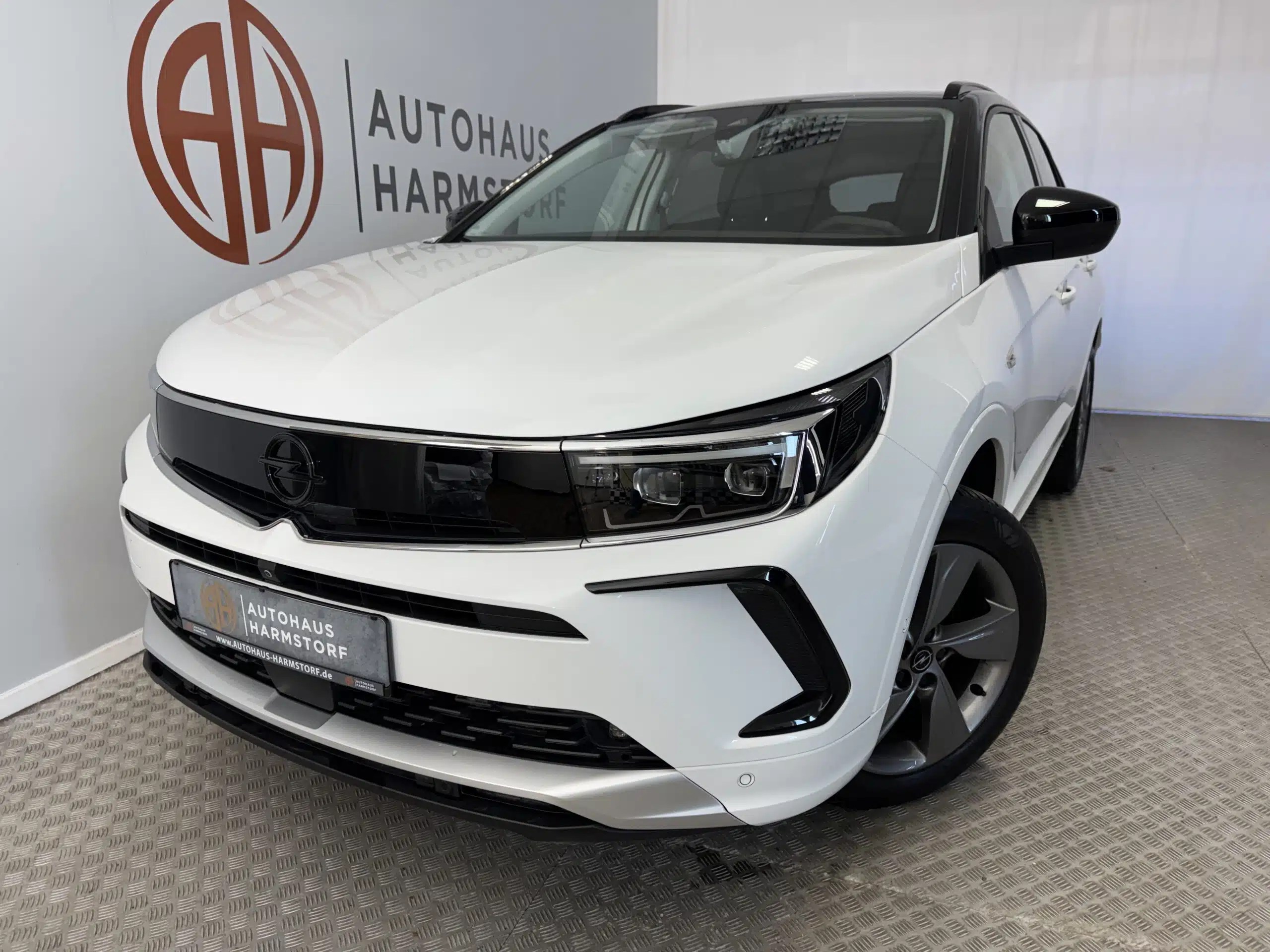 Nr. 251 Opel Grandland (X) 1.2 Ultimate 14 Nr. 251 Opel Grandland (X) 1.2 Ultimate LED 360Grad Navi - Jade Weiß