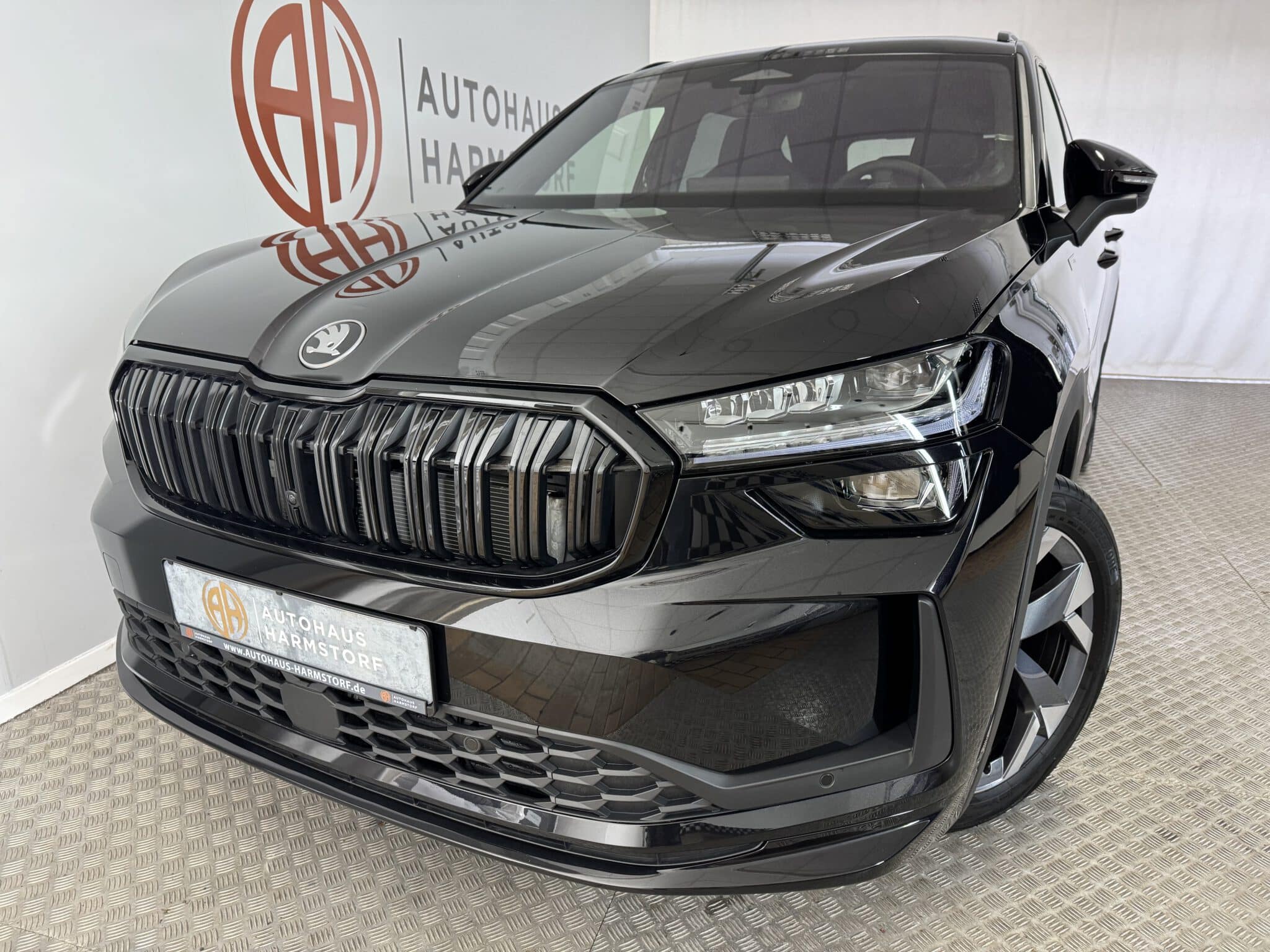 Nr. 139 Skoda Kodiaq 1.5 TSI Sportline AHK Pano Matrix 7-Sitze - Black Magic Metallic