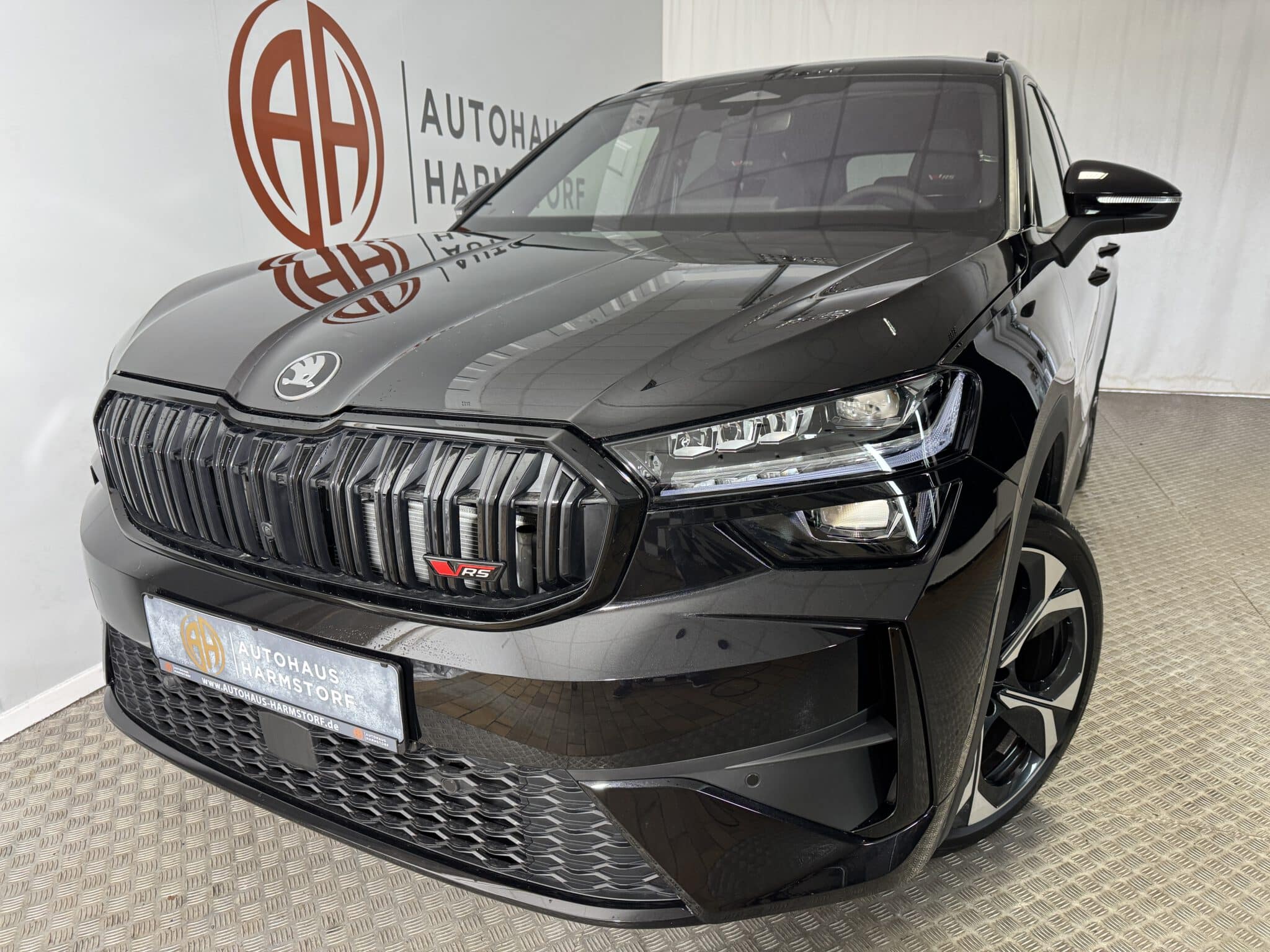 Nr. 195 Skoda Kodiaq 2.0 4x4 RS AHK StHz Pano HeadUp - Blackmagic Perleffekt