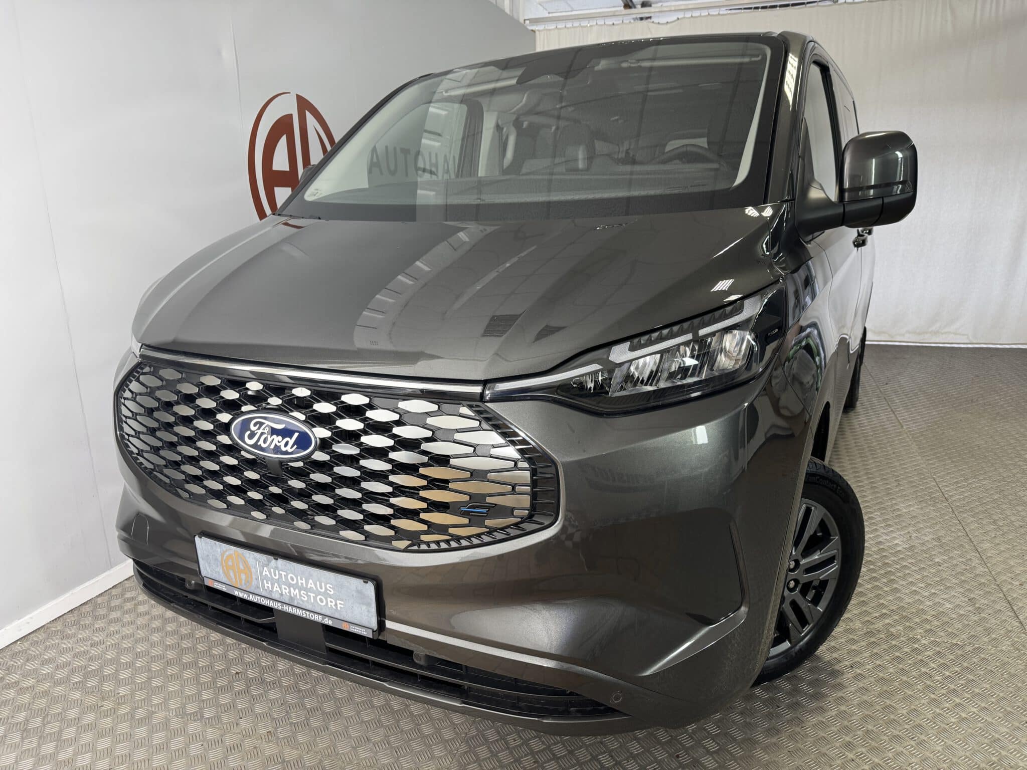 Nr. 220 Ford Tourneo Custom Titanium - Magnetic-Grau Metallic