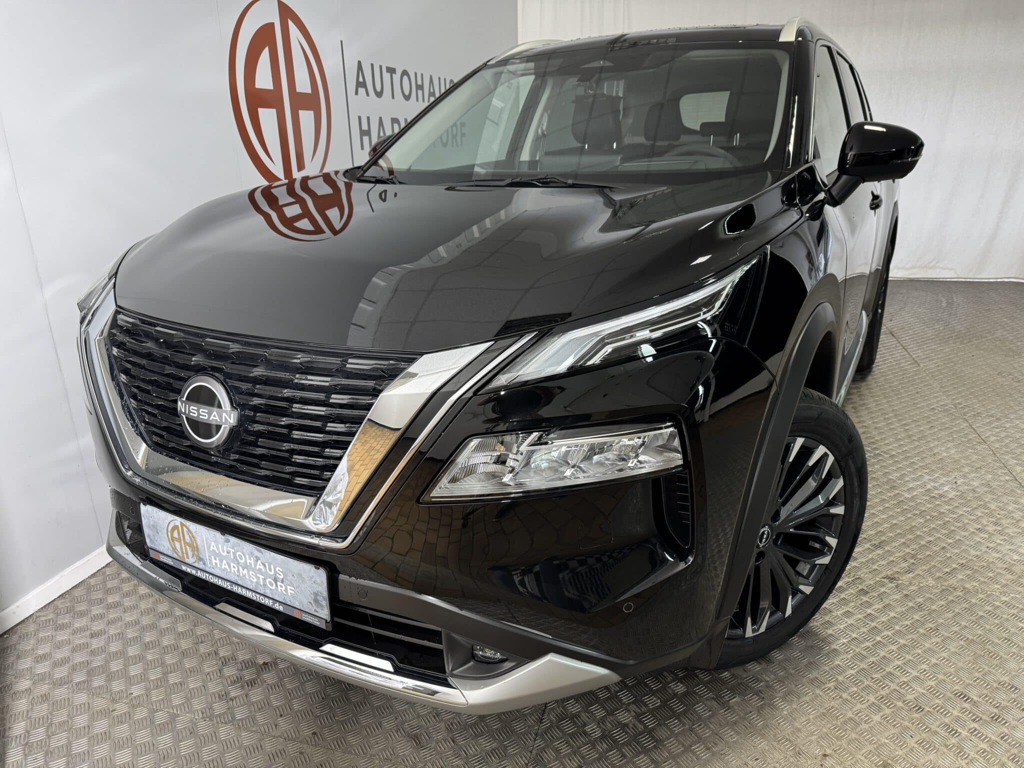 Nr. 141 Nissan X-Trail Tekna 1.5 Leder Pano 360 Grad Kamera Head Up - Diamant Black