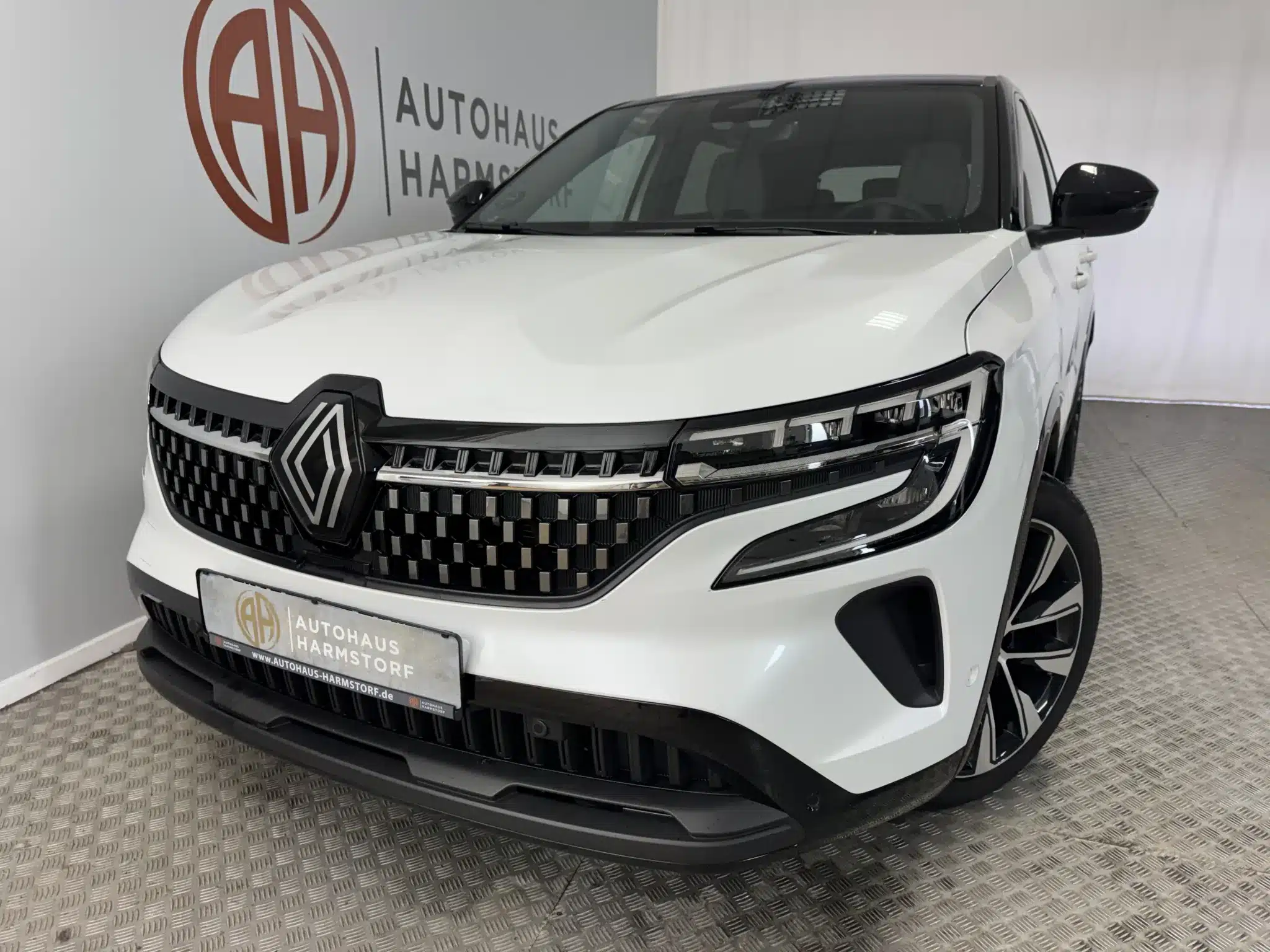 Renault Austral Techno AHK Kamera Navi elek. Heckklappe – White & Black – 119 Renault Austral Techno 158PS (2025) 26.590 €