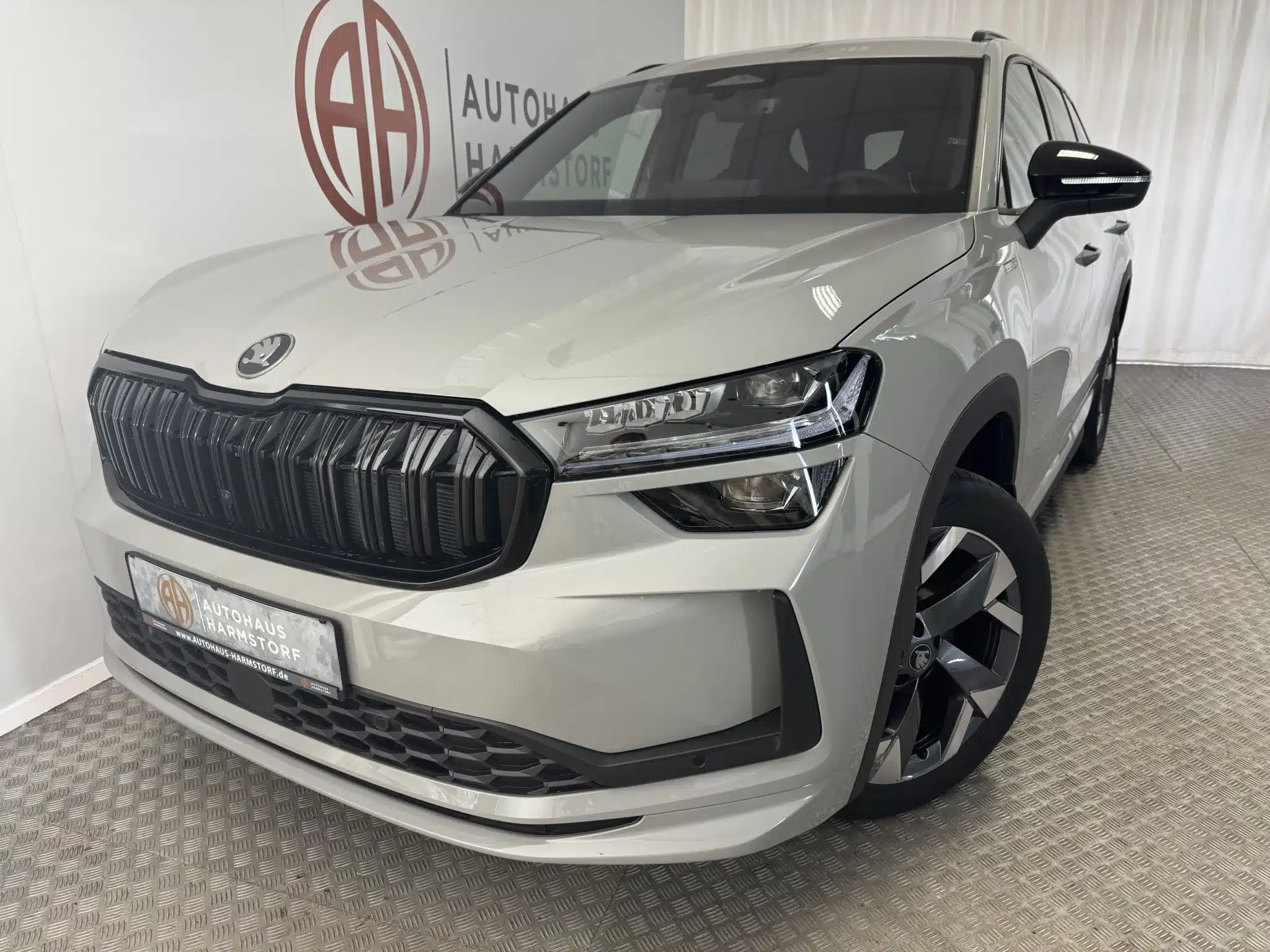 Skoda Kodiaq 1.5 TSI Sportline 7-Sitze 150PS (2026) 42.495€ 3 Skoda Kodiaq 1.5 TSI Sportline 7-Sitze 150PS (2026) 42.495€